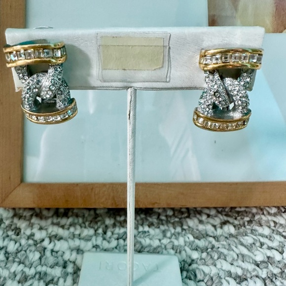 Lot of 5 Pairs of Estate clip on earrings - Picture 4 of 6